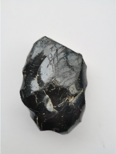 玻璃陨石价格比一般的石陨石价格更高吗？