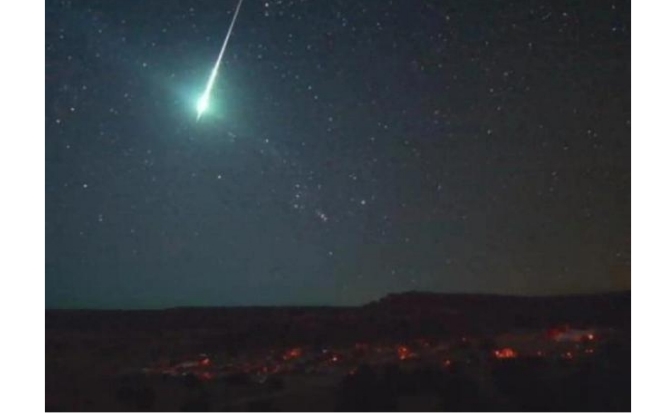 俄科学家解释日本上空出现“火球”:燃尽的小陨石